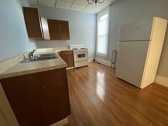5th image of 331 N Ireland St
