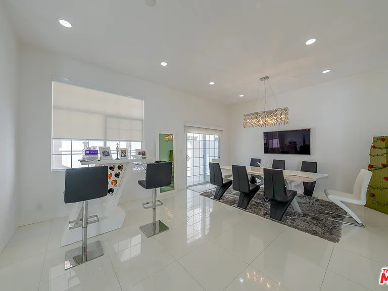 2256 Montrose Ave #2 — Photo 3
