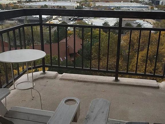 5th image of 1035 Harmon Cove Tower #1035
