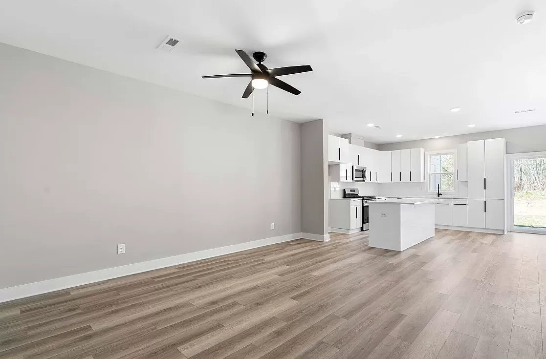 3 bed, 2.5 bath, 1740 sqft, $1,974 — Photo 4