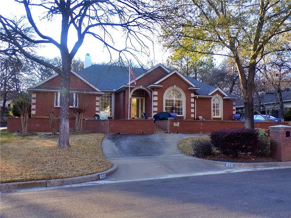 1st image of 820 Sylvan Dr