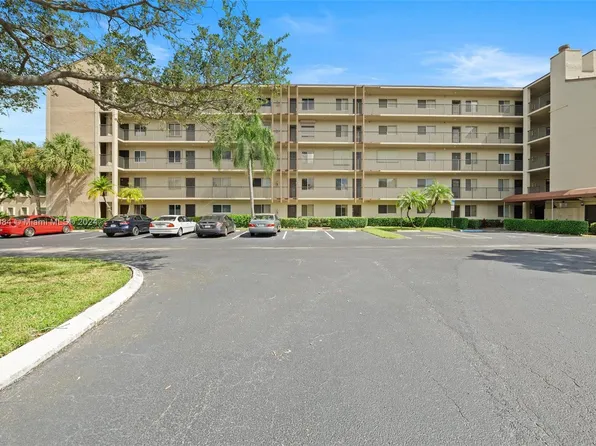 7980 NW 50th St APT 301, Lauderhill, FL 33351