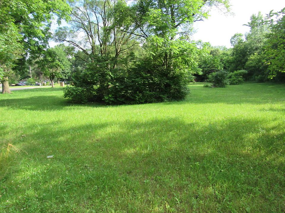 2nd image of 2299 Lake St