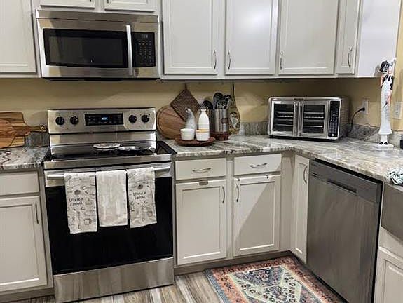 2nd image of 47544 Pembroke Dr