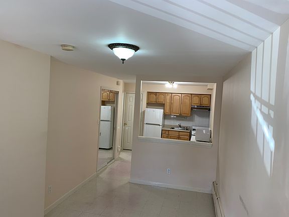 4th image of 142 Bay 32nd St #1