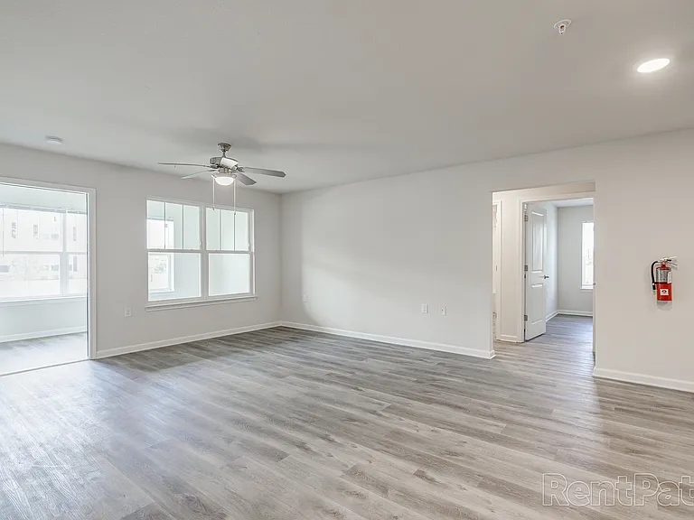 Foxhill Ridge Apartments — Photo 20