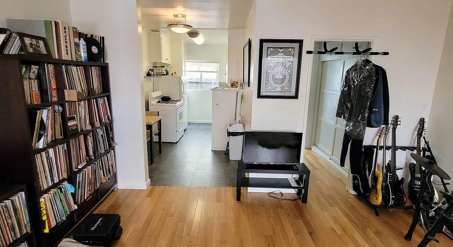 Studio, 400 sqft, $2,095 — Photo 3