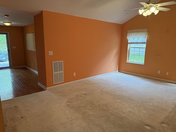 5th image of 943 Spring Park Rd