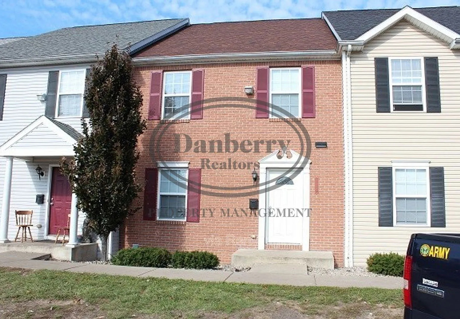 6 bed, 3.5 bath, 2500 sqft, $3,000 — Photo 1