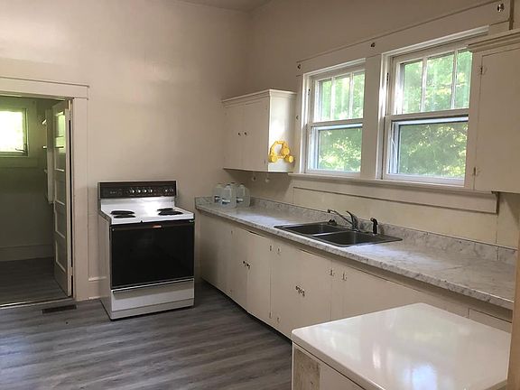 4th image of 231 Reynolds Ave