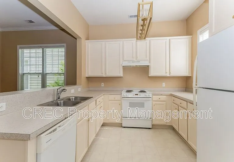 105 Barberry St — Photo 8