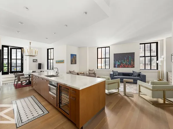 100 Barclay St APT 11F, New York, NY 10007
