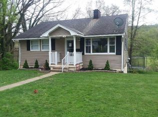 220 Manor Dr, Franklin, PA
