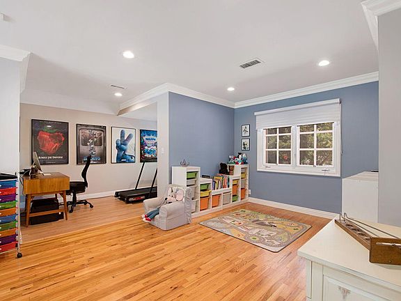 5th image of 5035 Odessa Ave