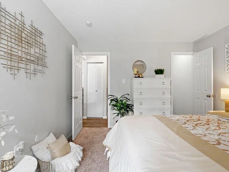 Hickory - 2 Bed / 2 Bath - 855 Sq.Ft.