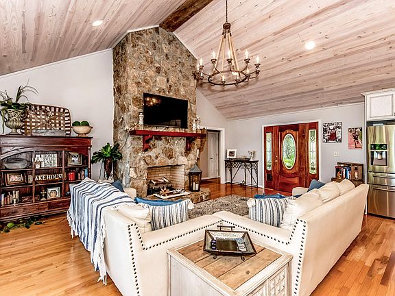 4th image of 350 Mountain Laurel Dr