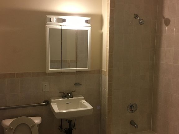 4th image of 43 Clarke Ave APT 2L