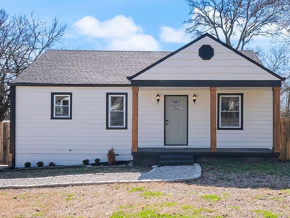 2nd image of 608 Blackstone Ave