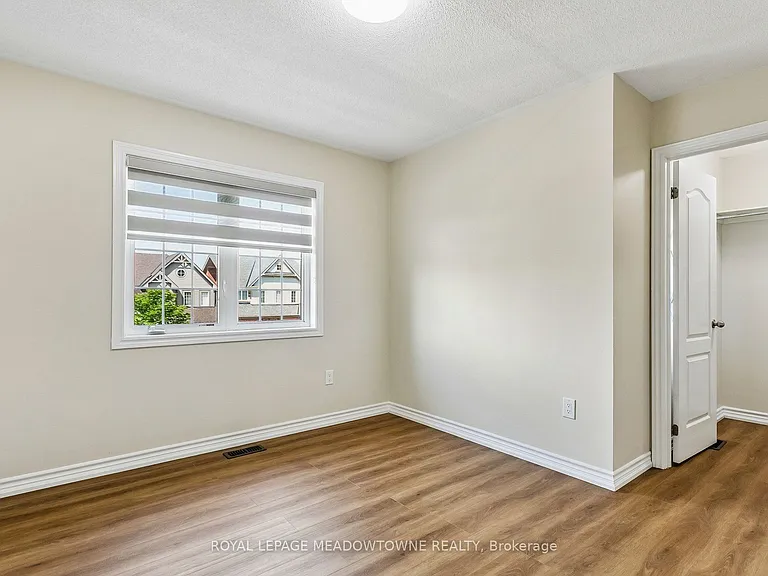 15 Learmont Ave #UPPER — Photo 44