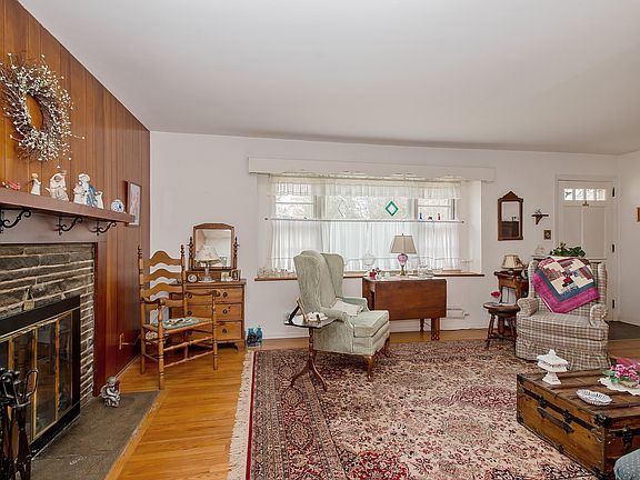 3rd image of 145 Hillside Ave