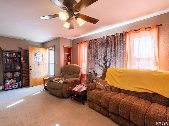4th image of 128 N Luellyn Pl