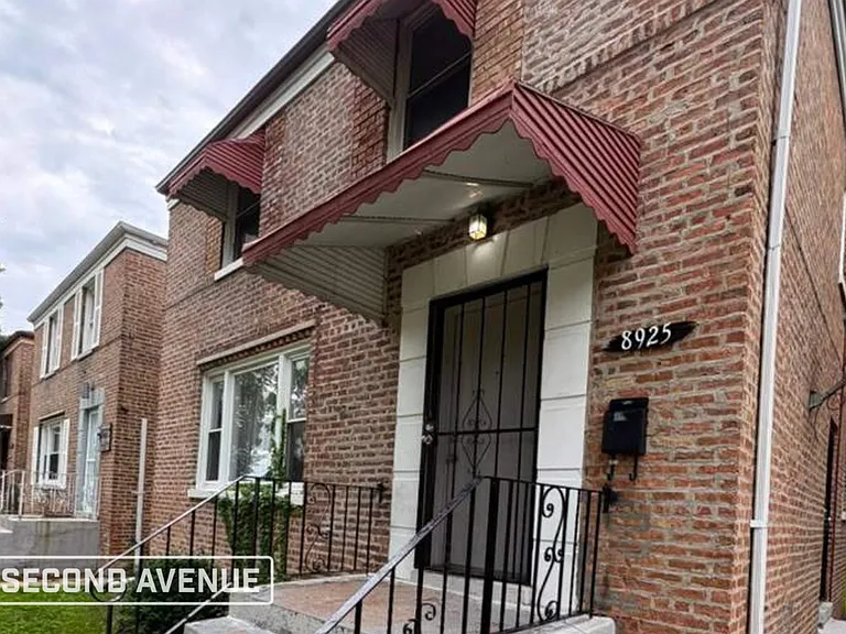 8925 S Laflin St — Photo 1