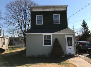 6 Saint Marys Pl, Freeport, NY 11520