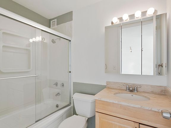 4th image of 1960 N Lincoln Park West Ave #2106