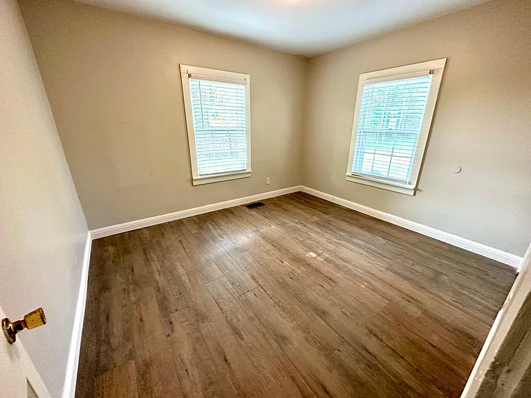 304 W Rasch Rd — Photo 20