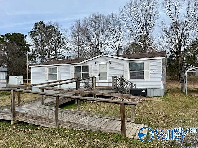 73 Lisa Ln — Photo 1