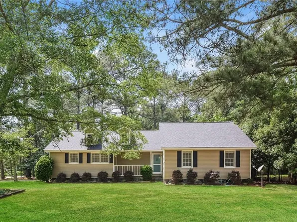 1347 Maple Dr, Griffin, GA 30224