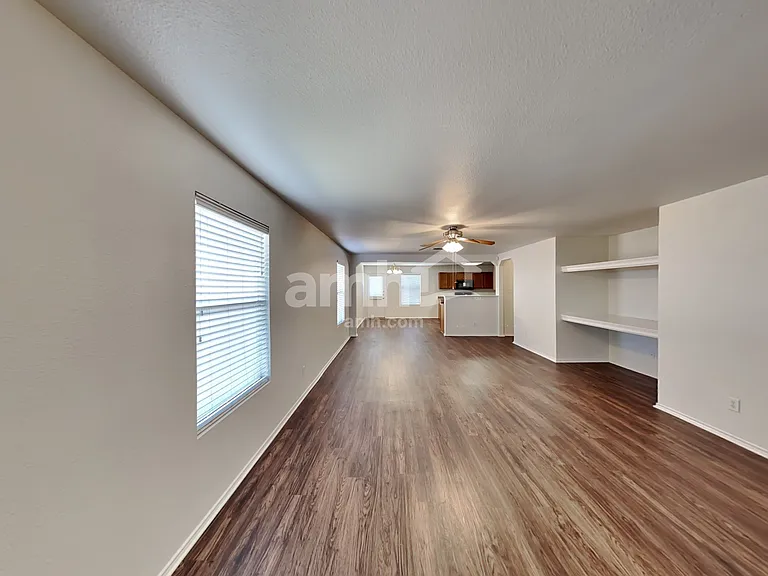 217 N Willow Way — Photo 5