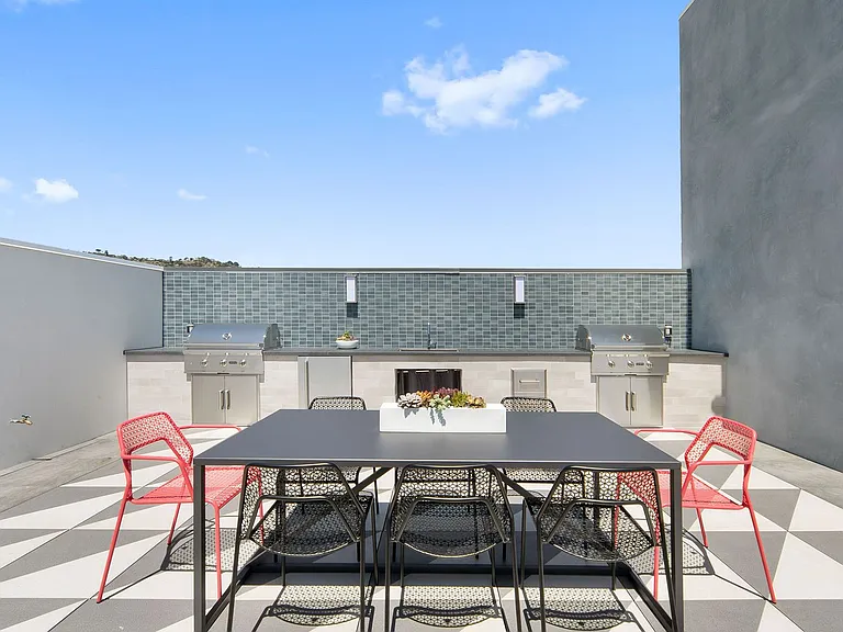 Empire at Fairfax — Photo 19