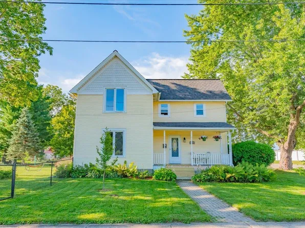 156 Monroe St, Oregon, WI 53575