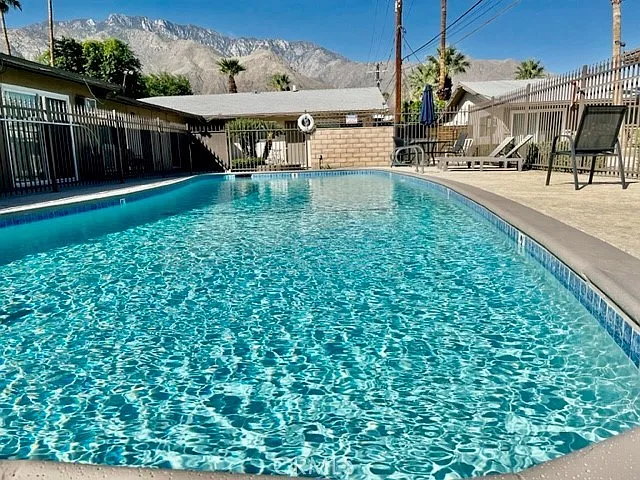 2 bed, 900 sqft, $1,895 — Photo 2