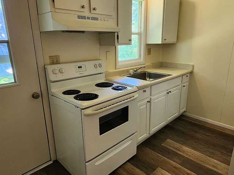 39 Medbury Ave — Photo 17