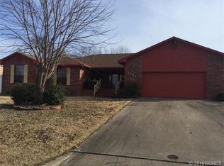 1704 Red Bud Ln, McAlester, OK 74501