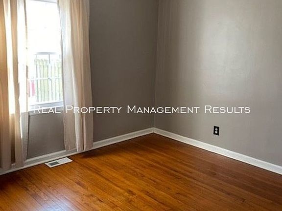 4th image of 3017 Oak St