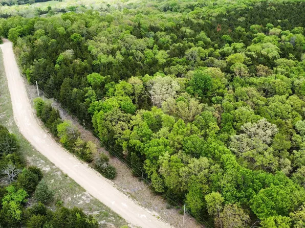 Crabtree Ave, Warsaw, MO 65355