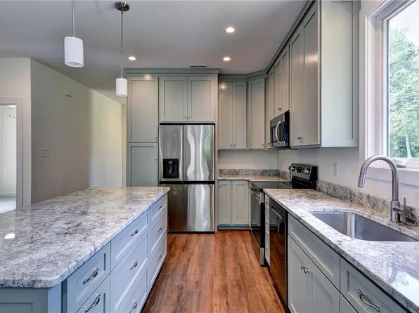 3555 Odi St, West Point, VA 23181