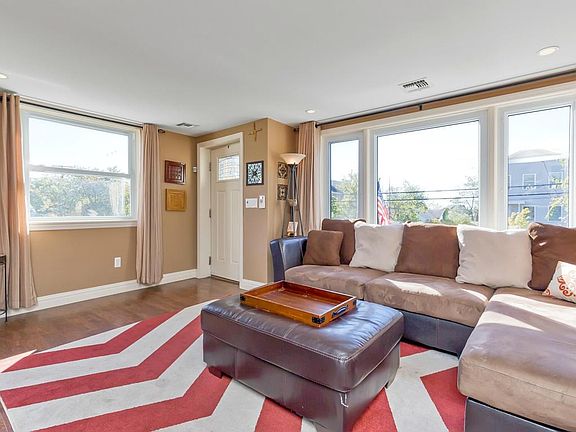 3rd image of 613 McKinley Ave