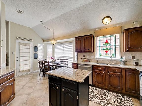 4th image of 10616 Atlanta Dr