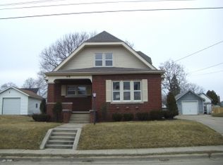 416 W American St, Freeport, IL 61032