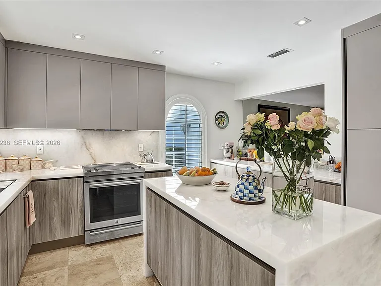 1534 Palancia Ave — Photo 12