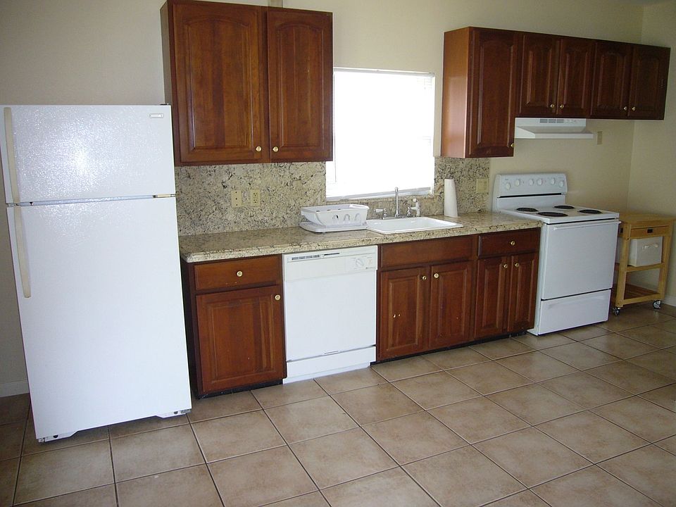 1st image of 3020 NE 13th Ave #Nwe