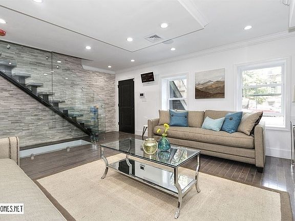 2nd image of 354 Stuyvesant Ave