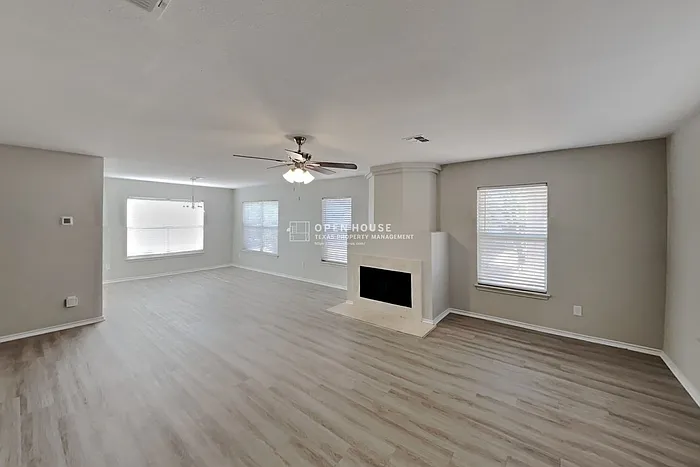 4 bed, 2.5 bath, 2135 sqft, $2,525 — Photo 3