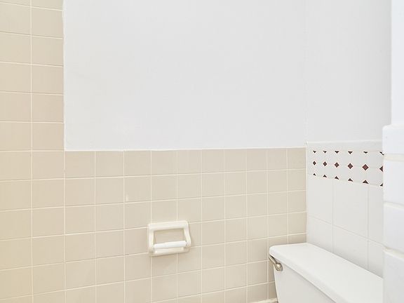 5th image of 529 E 81st St APT 2d