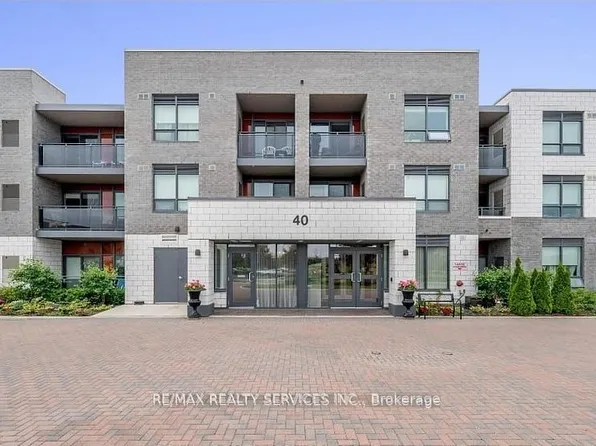 40 Via Rosedale Way #114, Brampton, ON L6R 4A4
