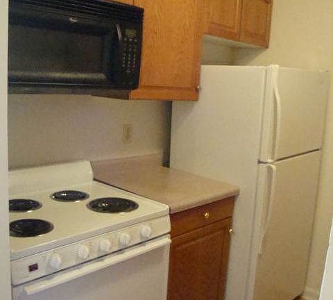 Kitchen with appliances (1 of 2)